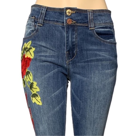 INDIGO REIN Gorgeous Embroidery Ankle Blue Jeans    Size 9 - Picture 12 of 16